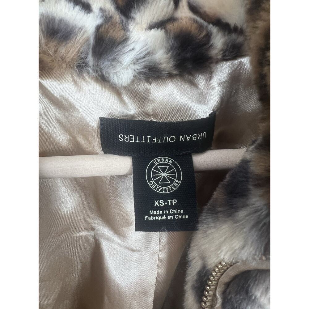 Urban Outfitters Plush Faux Fur Leopard Bomber Jacket XS - Picture 4 of 5